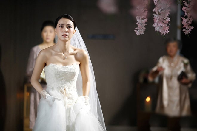 Anh hủy hôn trước ngày cưới, 3 năm sau trở lại xin tôi một bữa cơm nhưng thứ anh để trên bàn ăn khiến cả nhà tôi chết lặng- Ảnh 1.