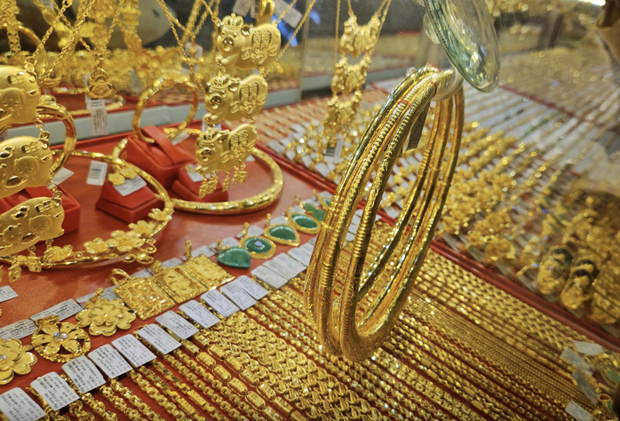 Mua bán vàng từ 20 triệu đồng trong ngày phải chuyển khoản - Ảnh 1.