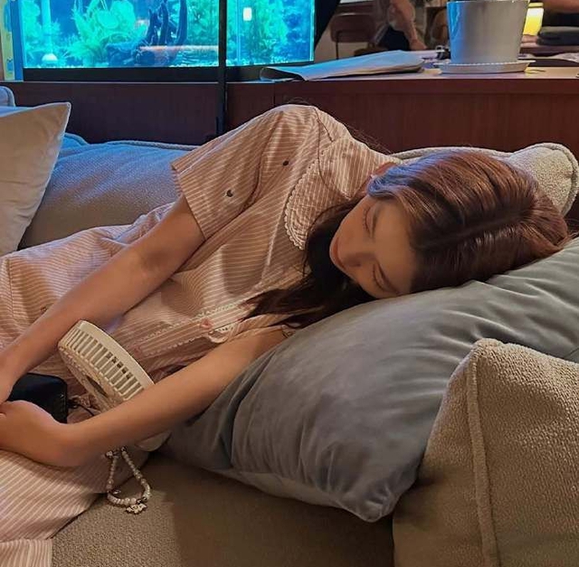 Bẫy sức khỏe ngọt ng&agrave;o: 7 dấu hiệu chỉ xuất hiện ở những người ăn thừa đường, đang &ldquo;nu&ocirc;i&rdquo; nhiều bệnh- Ảnh 3.