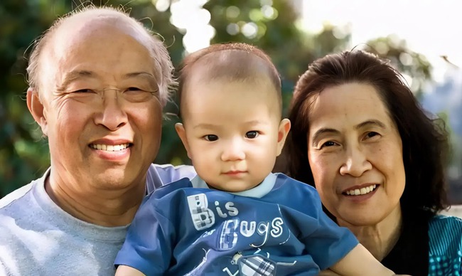 3 câu nói ông bà không nên nói trước mặt cháu để giữ hòa thuận gia đình - Ảnh 1.