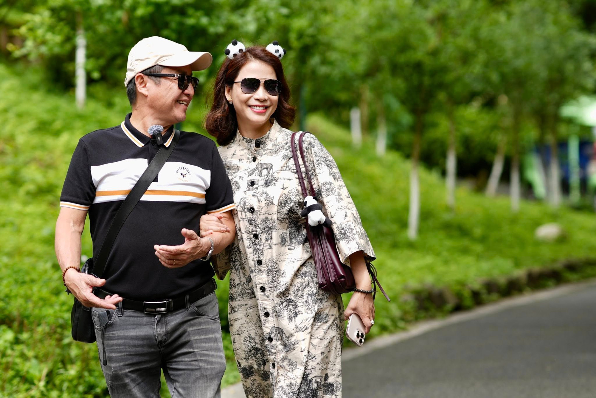 Nam nghệ sĩ ngoài 60, có bạn gái Á hậu kém 18 tuổi nhưng vẫn chọn sống một mình với người giúp việc - Ảnh 2.