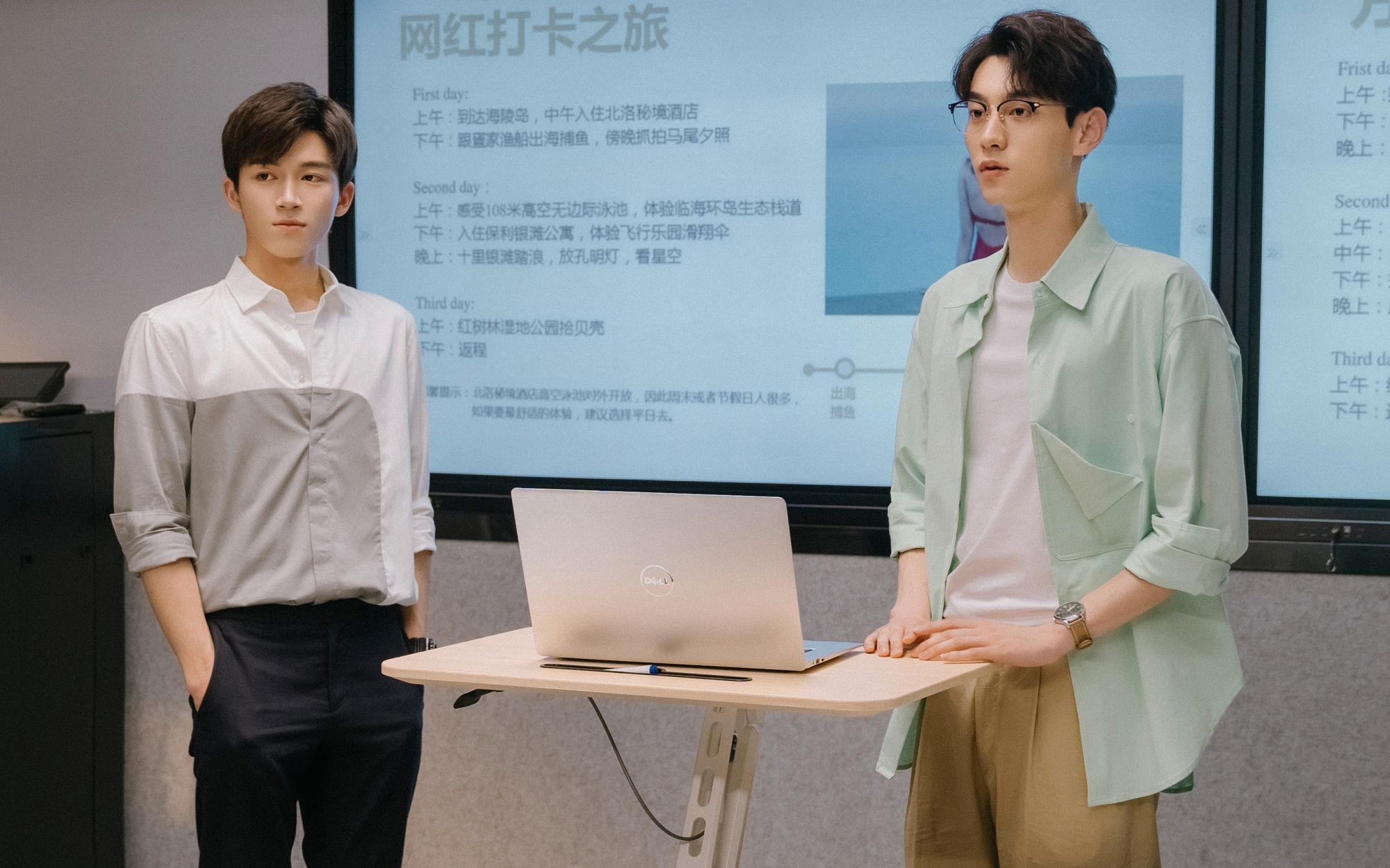 Mỹ nhân cứ đóng phim với ai là người đó đổi đời thành sao hạng A, đẹp như búp bê còn có số vượng phu quá đỉnh - Ảnh 1.