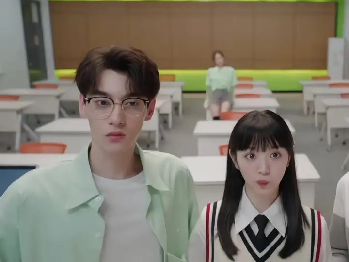 Mỹ nhân cứ đóng phim với ai là người đó đổi đời thành sao hạng A, đẹp như búp bê còn có số vượng phu quá đỉnh - Ảnh 2.