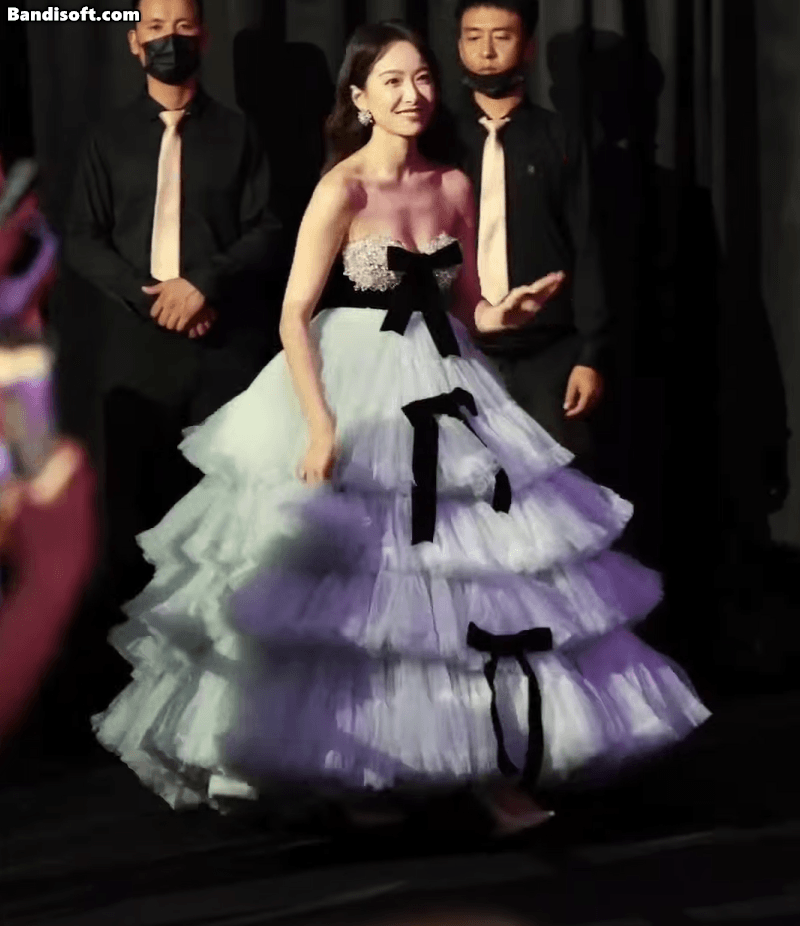 Mỹ nhân hạng A là nghịch lý visual của showbiz: Lên phim vừa đơ vừa lố, ngoài đời slay điên đảo thách ai dám chê - Ảnh 7.