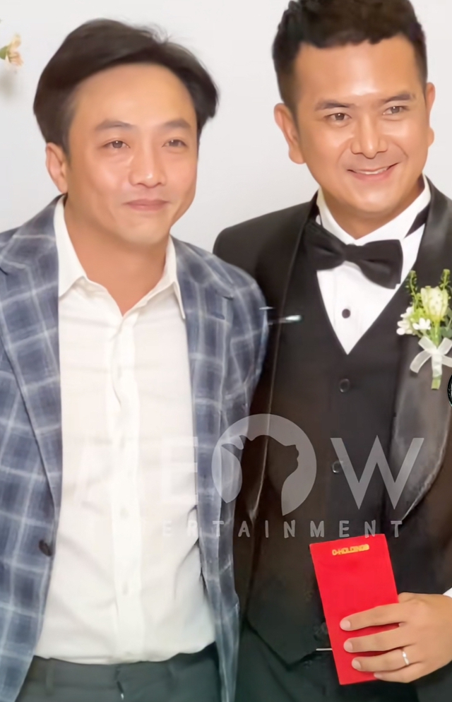 Cường Đô La vướng tranh cãi vì thái độ lạnh tanh khi bo tiền cho bảo vệ: "Của cho không bằng cách cho"? - Ảnh 2.