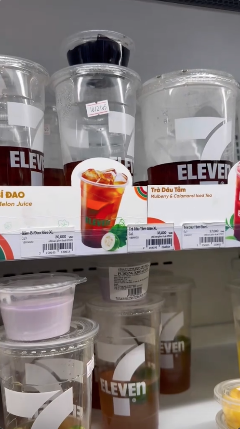 Du khách Thái lần đầu vào 7-Eleven tại Việt Nam: "Ở chỗ tôi không có những thứ này" - Ảnh 5. Du khách Thái lần đầu vào 7-Eleven tại Việt Nam: "Ở chỗ tôi không có những thứ này" - Ảnh 5.