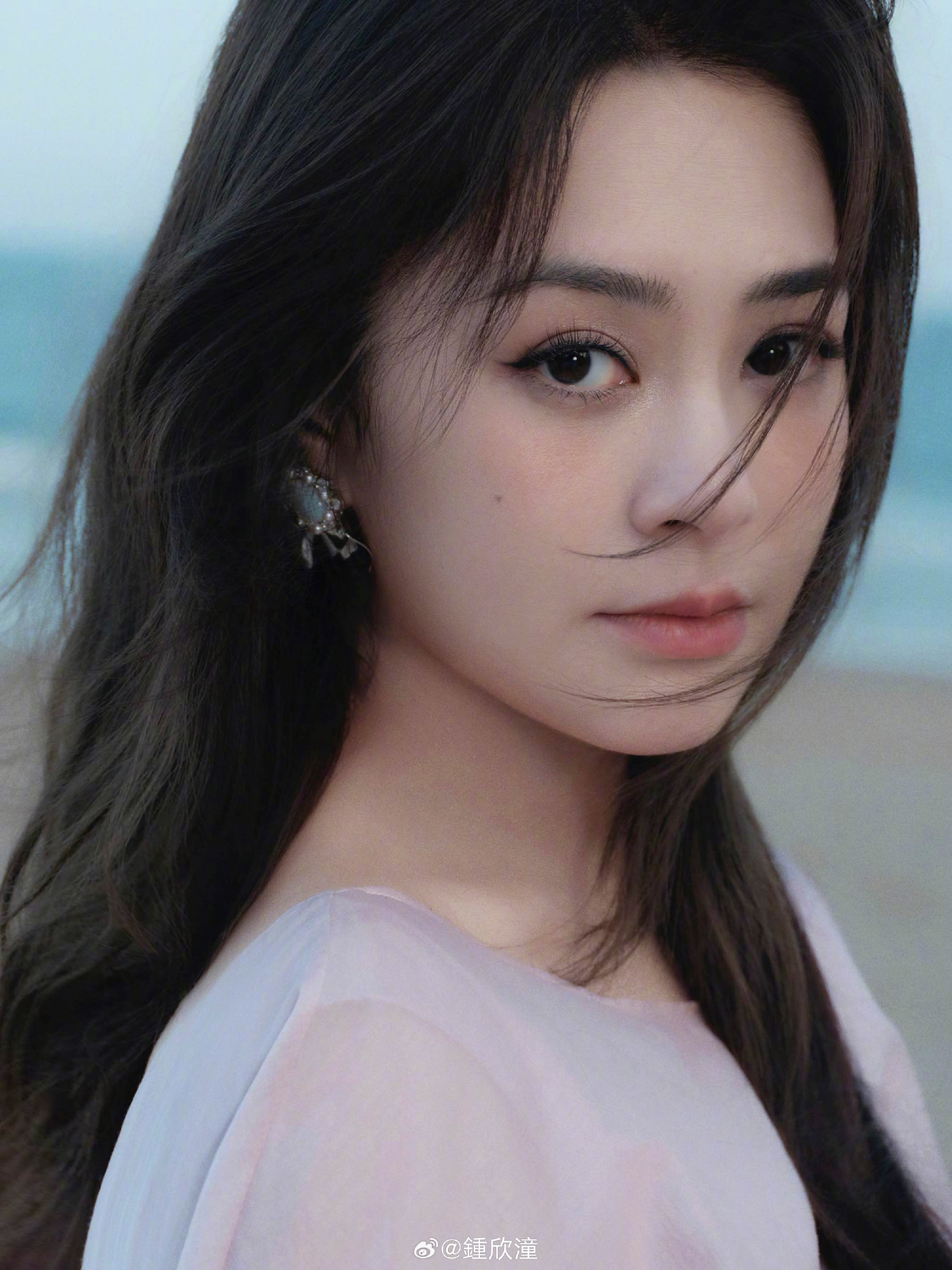 Chung Hân Đồng sống thế nào sau vụ lộ ảnh nóng với Trần Quán Hy, bị chồng bác sĩ ruồng bỏ, trai trẻ tống tiền? - Ảnh 10. Chung Hân Đồng sống thế nào sau vụ lộ ảnh nóng với Trần Quán Hy, bị chồng bác sĩ ruồng bỏ, trai trẻ tống tiền? - Ảnh 10.