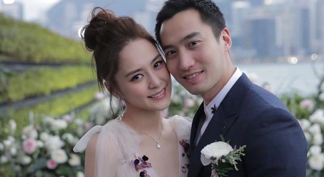 Chung Hân Đồng sống thế nào sau vụ lộ ảnh nóng với Trần Quán Hy, bị chồng bác sĩ ruồng bỏ, trai trẻ tống tiền? - Ảnh 3. Chung Hân Đồng sống thế nào sau vụ lộ ảnh nóng với Trần Quán Hy, bị chồng bác sĩ ruồng bỏ, trai trẻ tống tiền? - Ảnh 3.