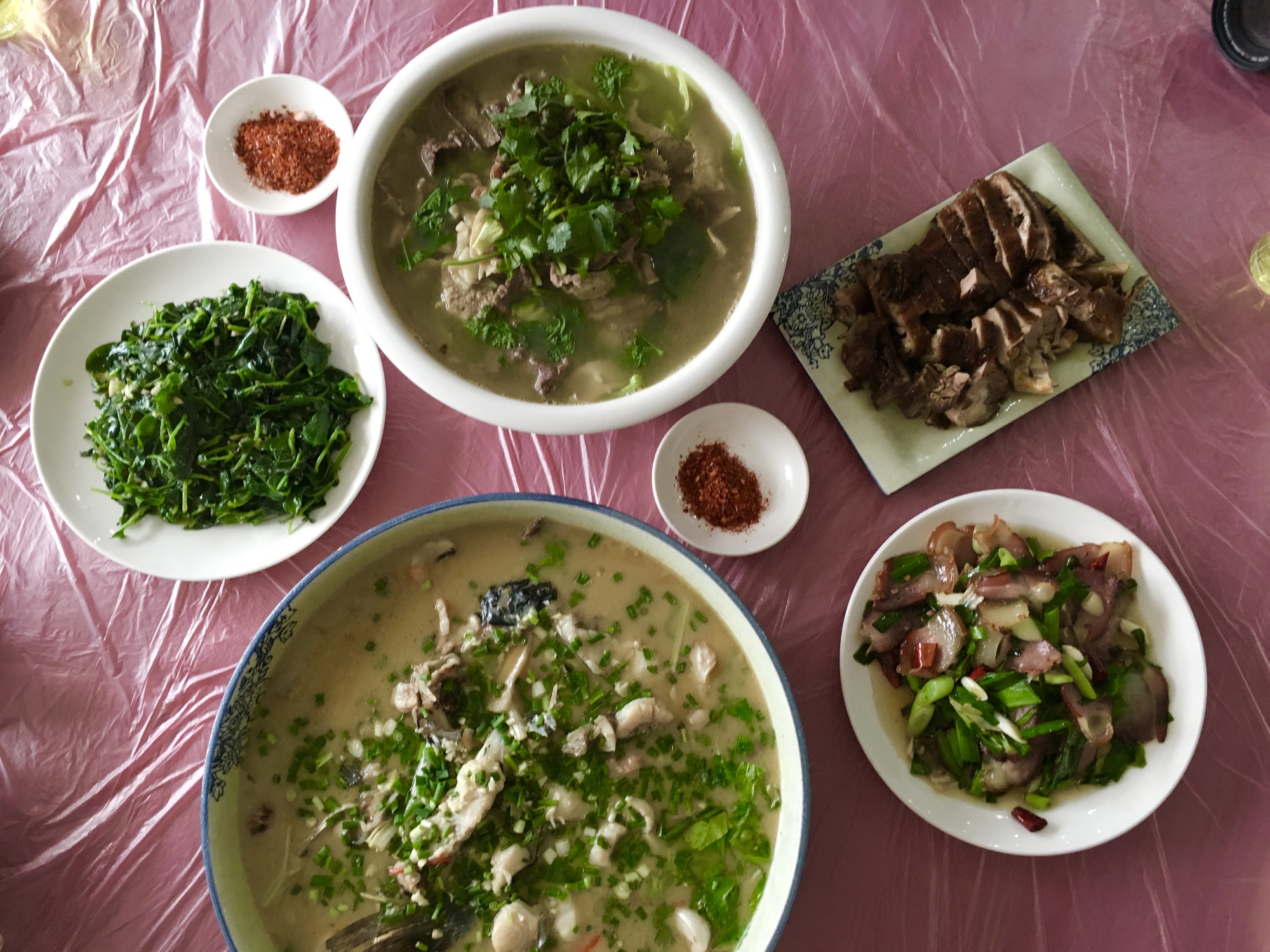 Khám phá cách dọn dẹp thú vị tại quán cơm bình dân Trung Quốc - Ảnh 2. Khám phá cách dọn dẹp thú vị tại quán cơm bình dân Trung Quốc - Ảnh 2.