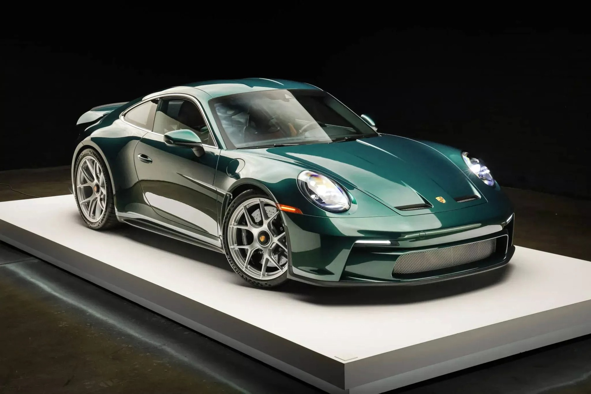 Kiếm tiền si&ecirc;u dễ nếu biết c&aacute;ch: Một người mua một chiếc xe, chạy hơn 1.200 km rồi b&aacute;n lại thu lời hơn 11 tỷ đồng - Ảnh 2.