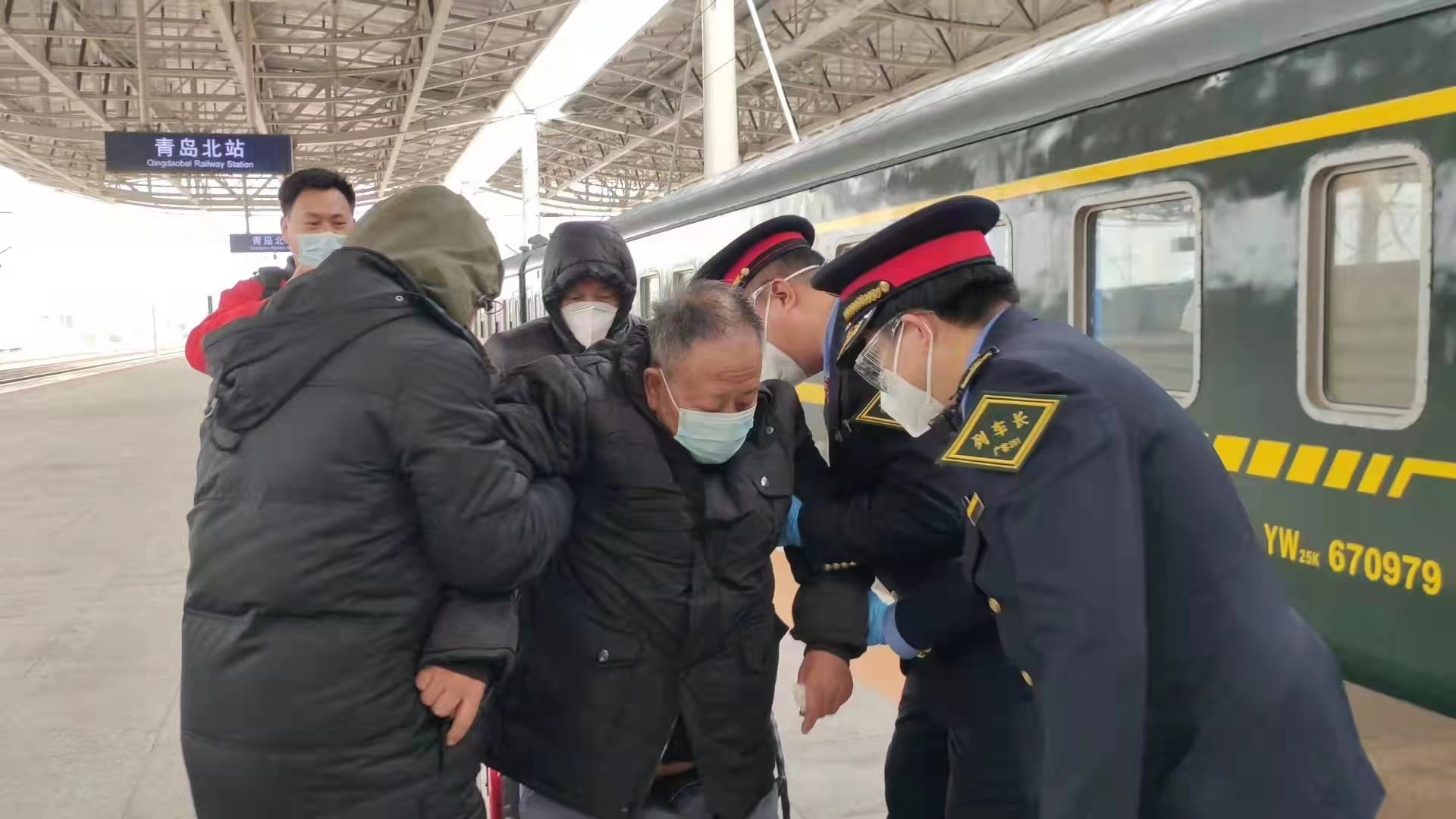 Chủ tịch phá sản thành ăn xin: Câu chuyện cảm động về gia đình - Ảnh 3.