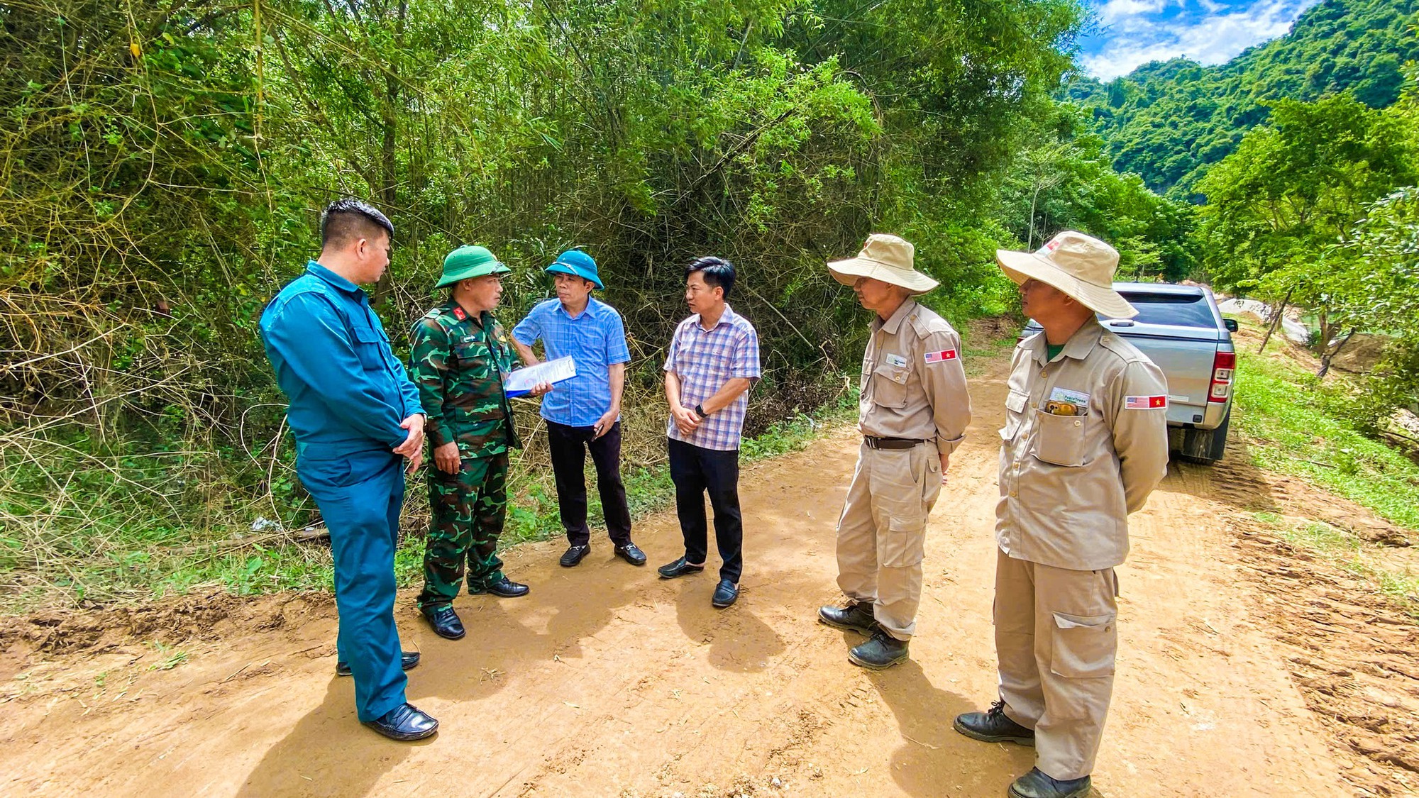 Phát hiện bom Phong Nha cách cửa động 200 m trong quá trình nạo vét sông Son - Ảnh 2. Phát hiện bom Phong Nha cách cửa động 200 m trong quá trình nạo vét sông Son - Ảnh 2.