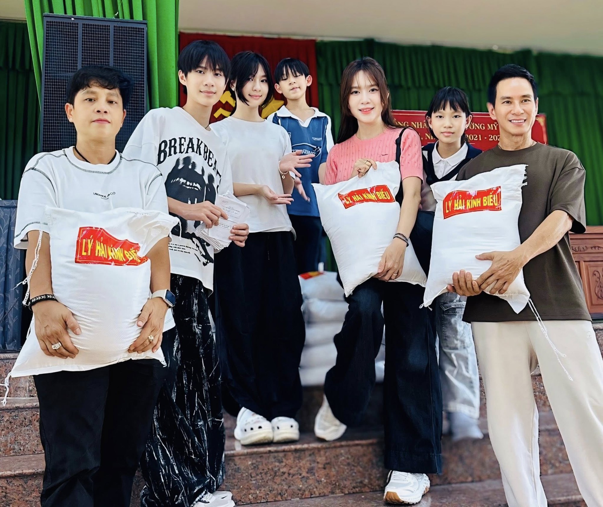 Con gái Lý Hải - Minh Hà lỡ miệng nói 1 từ trong livestream, ngay lập tức được mẹ dạy dỗ- Ảnh 4.