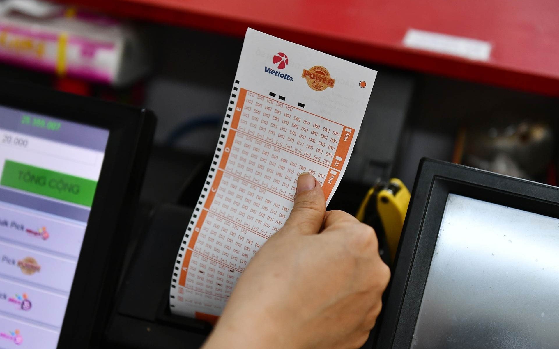 "Bất ổn đáng kể" khiến Singapore có mức tăng trưởng kém Việt Nam gần 2 lần - Ảnh 3.