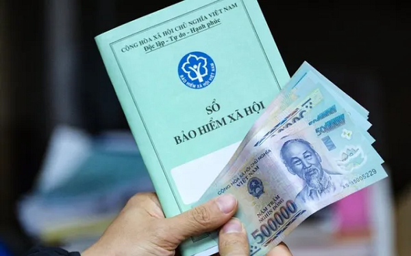 Tiền lương hưu nhận qua tài khoản ngân hàng có phải đóng thuế không?- Ảnh 1.