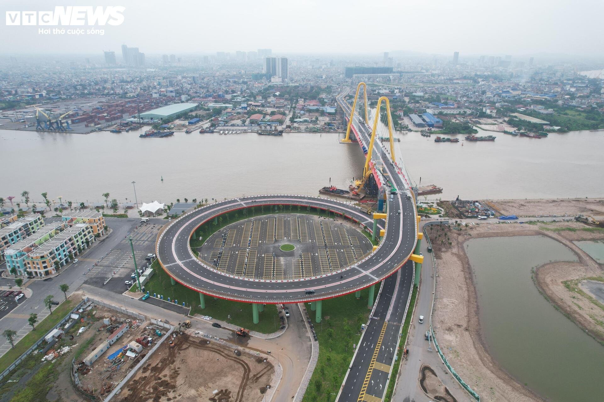 Cận cảnh cầu Hoàng Gia 2 . 300 Tỷ đồng trước ngày thông xe tại Hải Phòng - Ảnh 2.