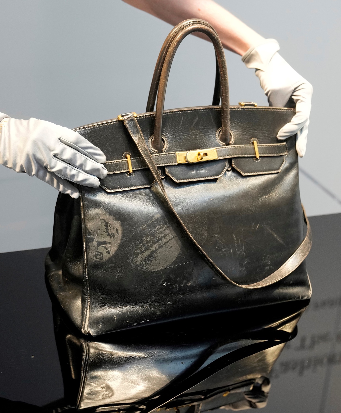 Người bỏ ra 260 tỷ đồng mua chiếc Hermès Birkin nguyên bản là ai?- Ảnh 5.