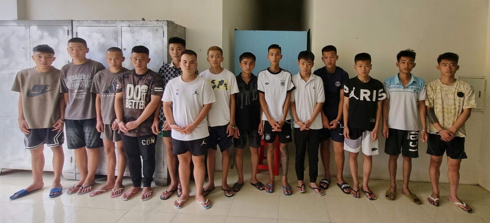14 Thanh niên bị tạm giữ vì gây rối trật tự công cộng tại thanh hóa - Ảnh 1. 14 Thanh niên bị tạm giữ vì gây rối trật tự công cộng tại thanh hóa - Ảnh 1.