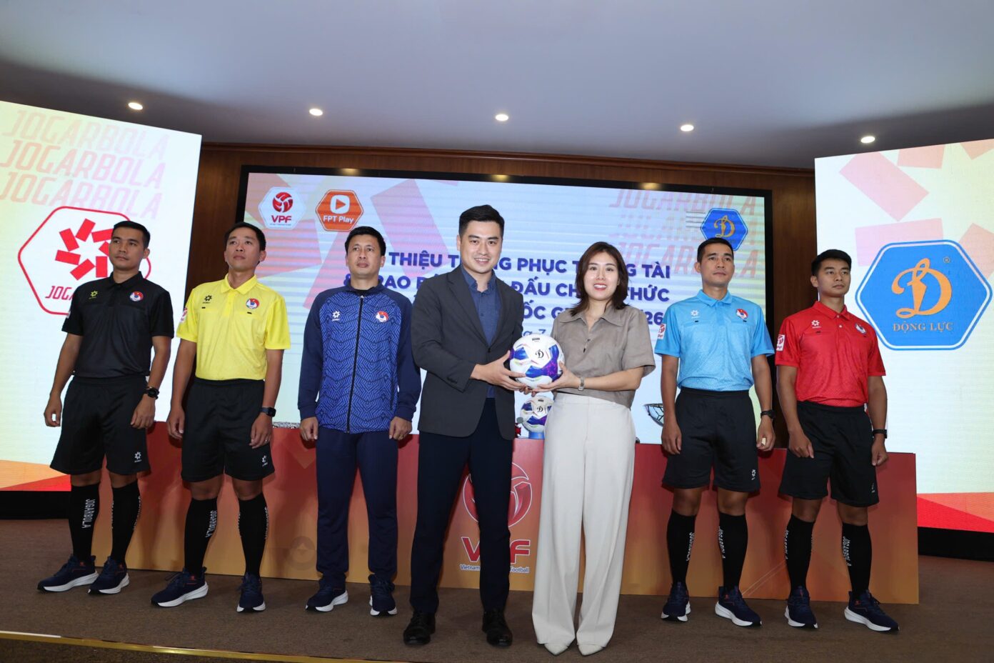 V-League 2025-2026: Kịch tính lượt trận khai mạc - Ảnh 2.