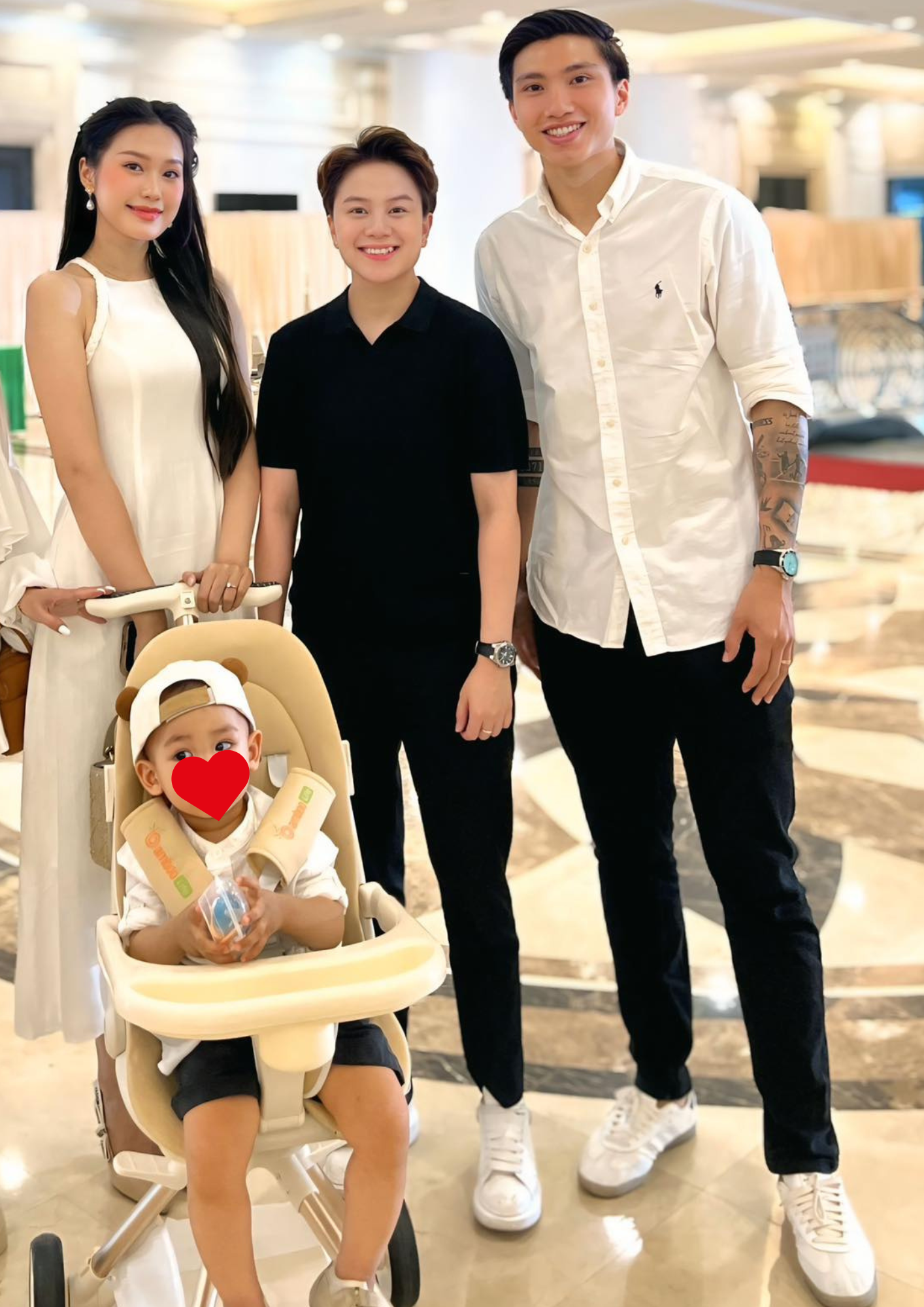 Hot WAGs đọ sắc: Doãn Hải My khí chất tiểu thư, có lấn át Chu Thanh Huyền trong tiệc thôi nôi con trai Quang Hải?- Ảnh 2.