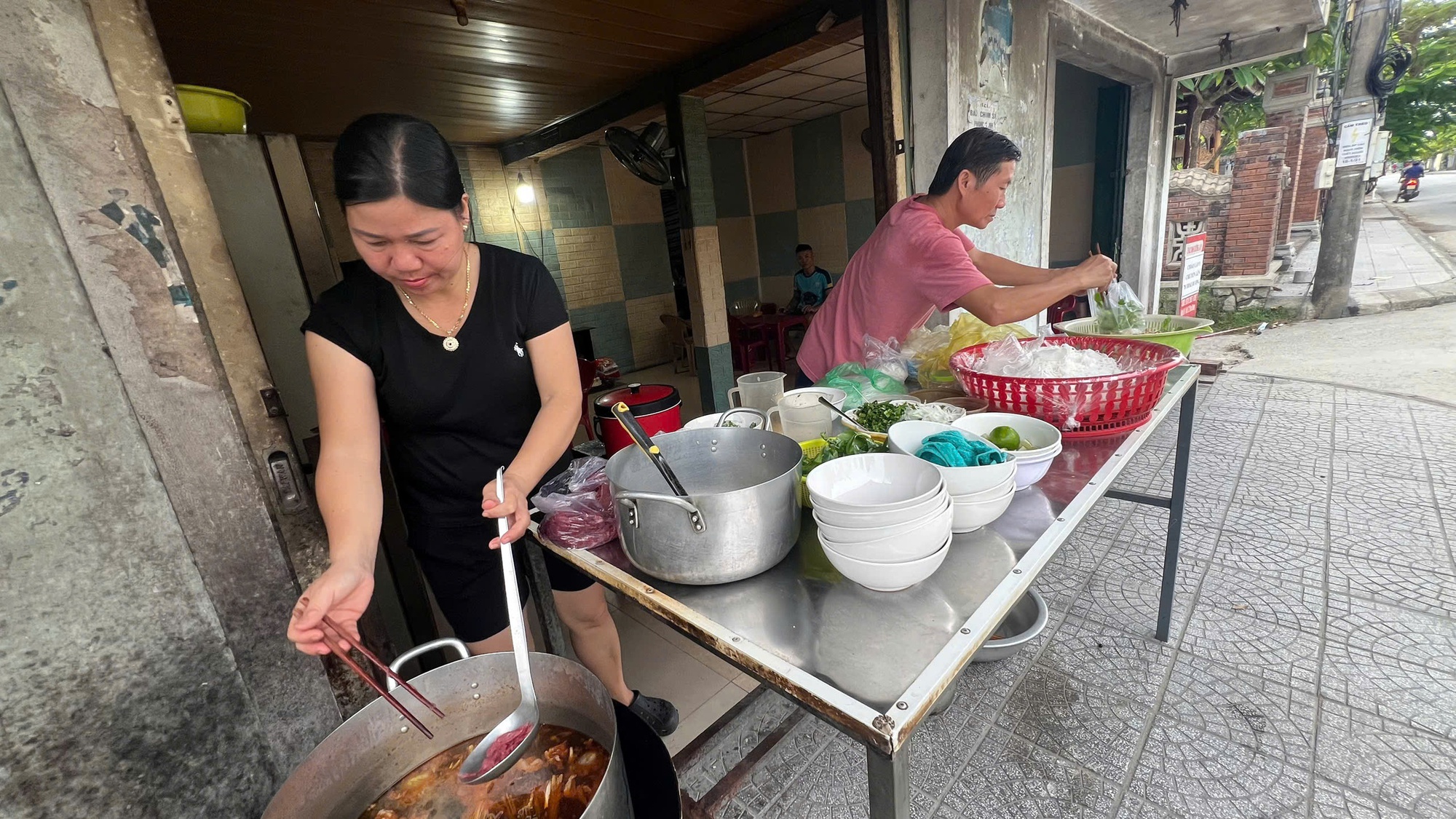 Nhiều người nhiễm liên cầu khuẩn lợn, quán bún ở Huế chuyển bán bún bò - Ảnh 4.