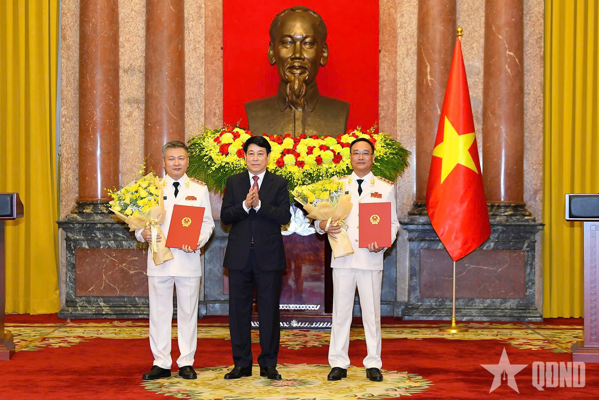 Hai Thứ trưởng Bộ Công an được thăng hàm Thượng tướng trong buổi lễ trang trọng - Ảnh 1. Hai Thứ trưởng Bộ Công an được thăng hàm Thượng tướng trong buổi lễ trang trọng - Ảnh 1.