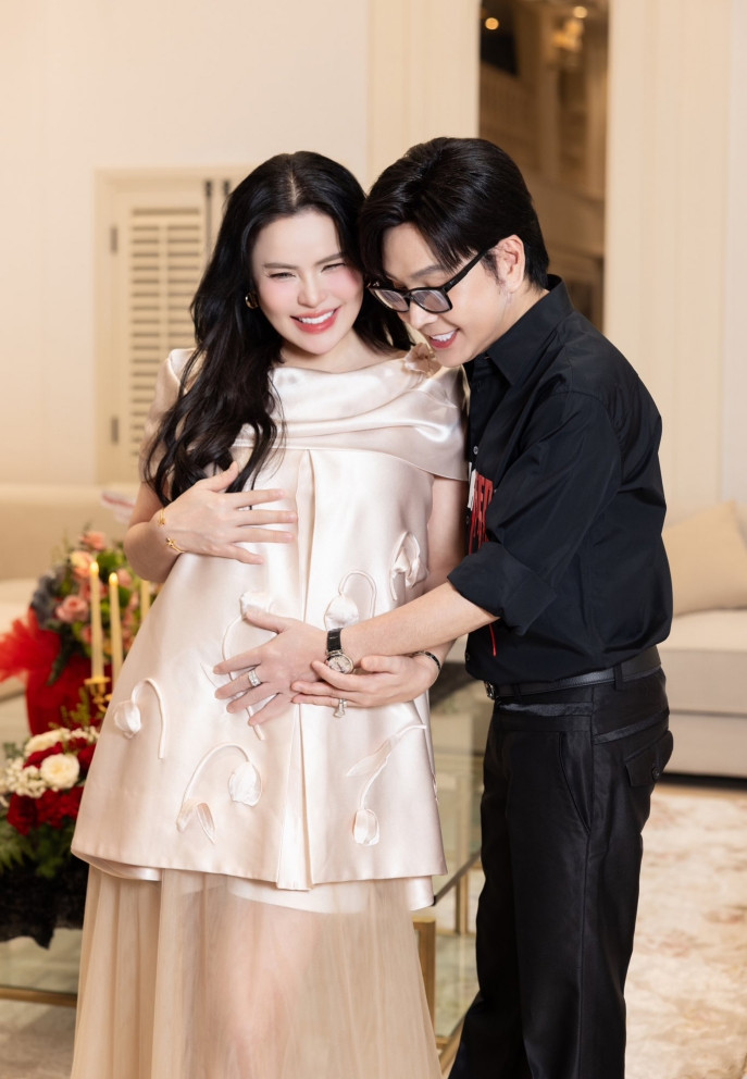 Nam nghệ sĩ âm thầm kết hôn với fan, lên chức bố ở tuổi 53, mua cho anh chị em mỗi người 1 căn nhà - Ảnh 3.