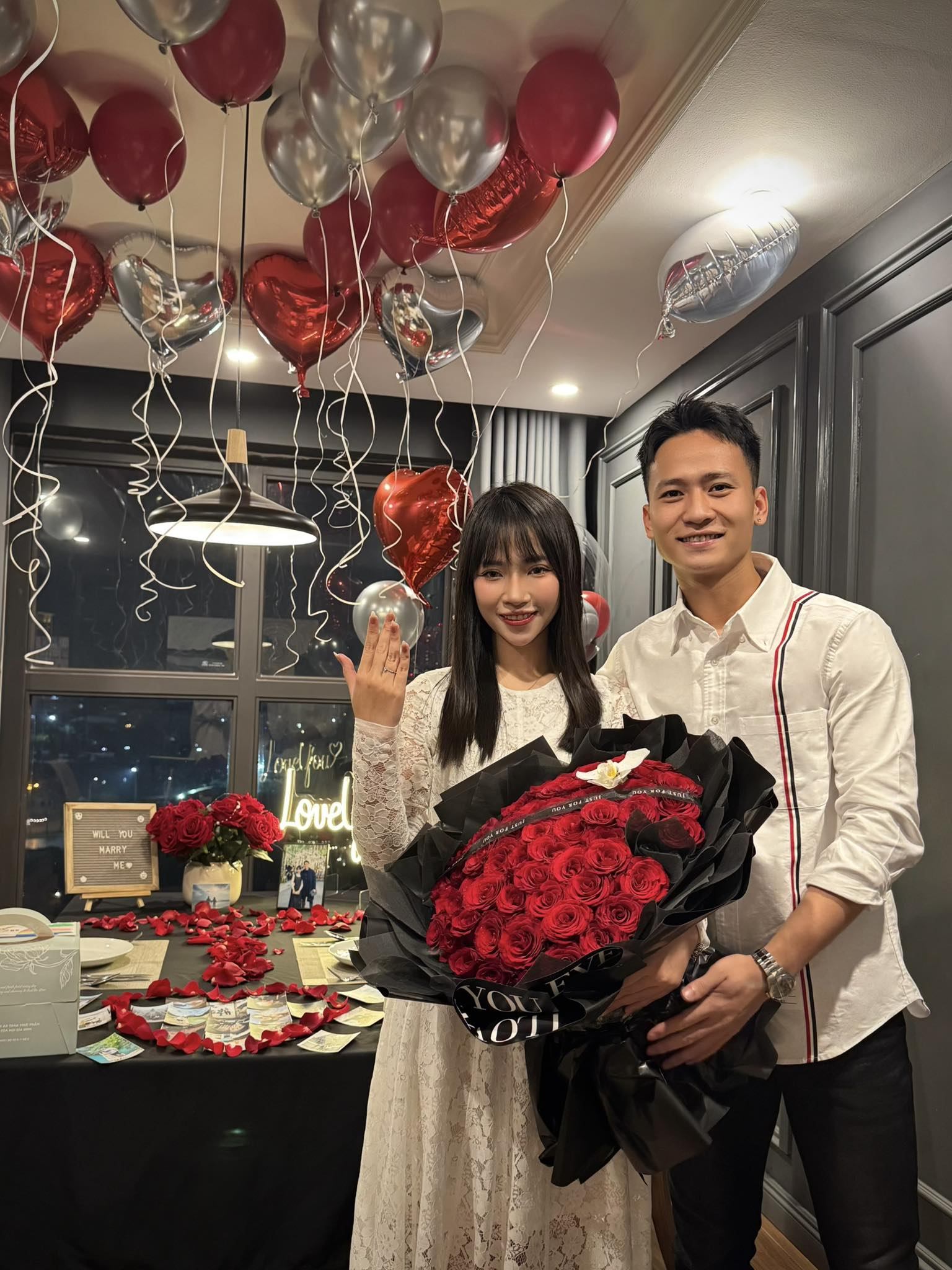 "Nam thần" U23 Việt Nam lên xe hoa cùng hot girl tốt nghiệp xuất sắc NEU, visual cô dâu chú rể gây sốt- Ảnh 14.