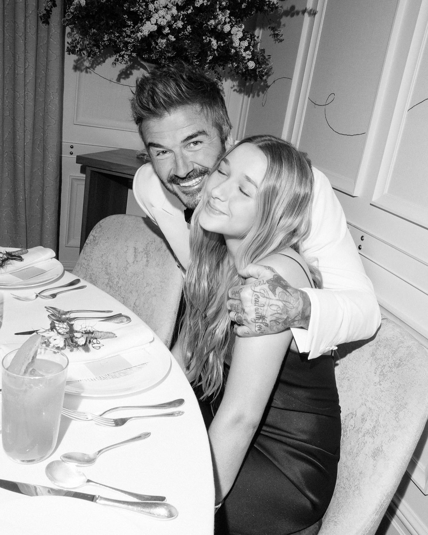 Harper Beckham thành thiếu nữ thật rồi: Không còn thích bố hôn môi, chụp ảnh cũng giữ khoảng cách vừa phải- Ảnh 16. Harper Beckham thành thiếu nữ thật rồi: Không còn thích bố hôn môi, chụp ảnh cũng giữ khoảng cách vừa phải- Ảnh 16.