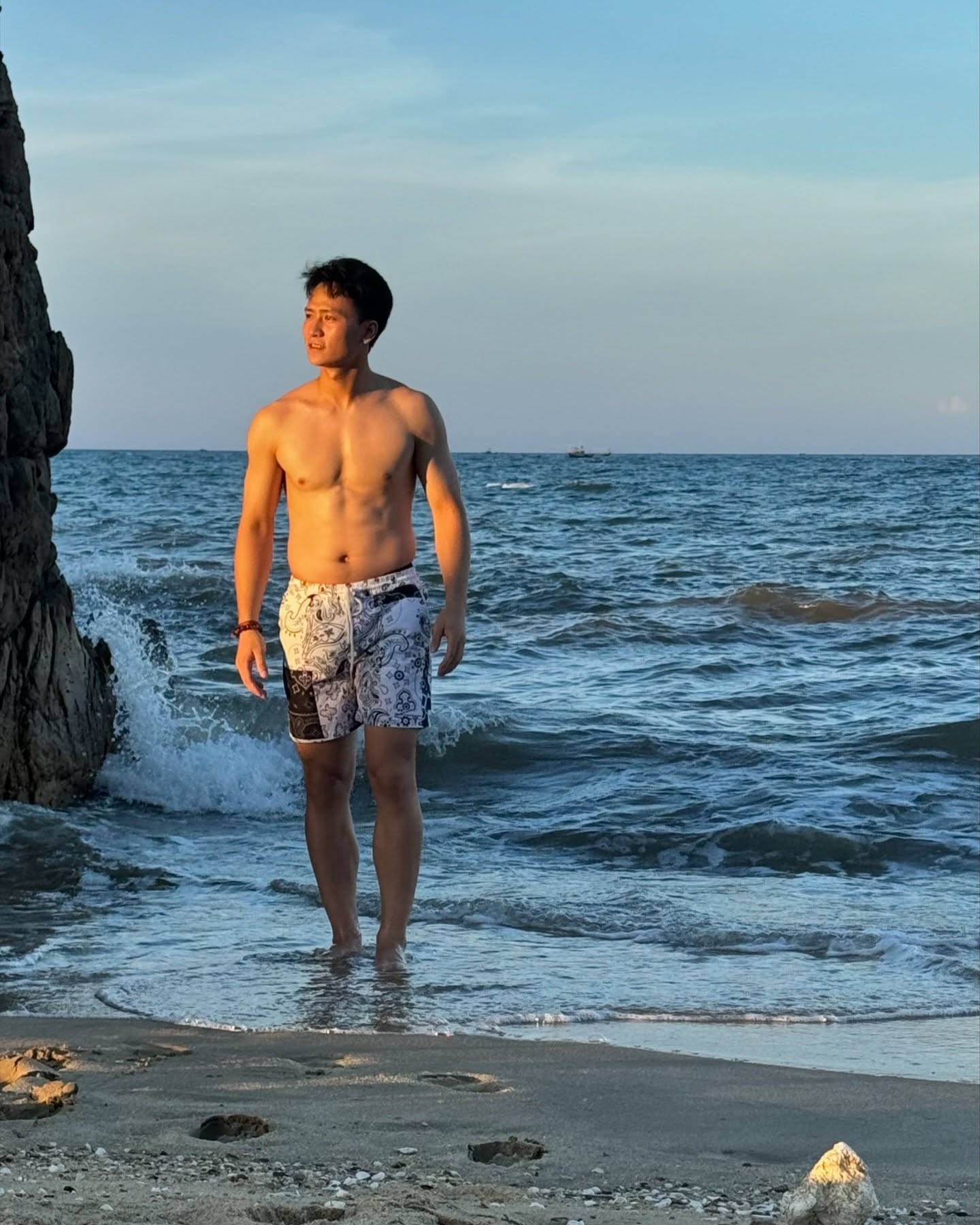 "Nam thần" U23 Việt Nam lên xe hoa cùng hot girl tốt nghiệp xuất sắc NEU, visual cô dâu chú rể gây sốt- Ảnh 7.