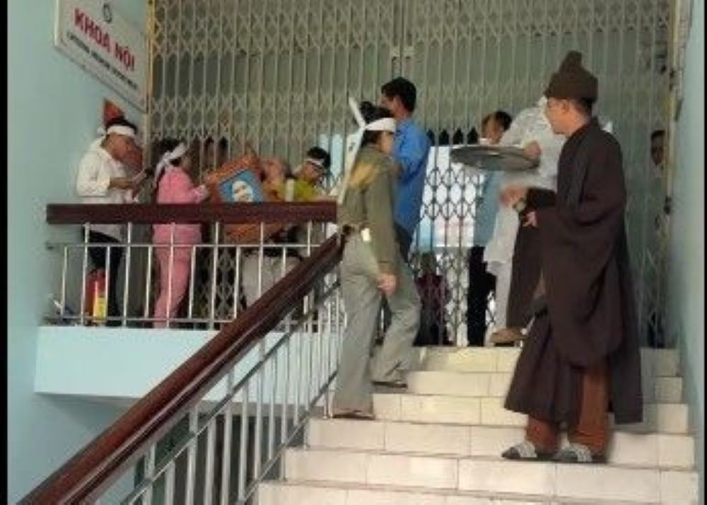 Kết luận vụ người nhà tố bác sĩ rồi mang di ảnh tới Trung tâm y tế ‘trục vong’ - Ảnh 1.