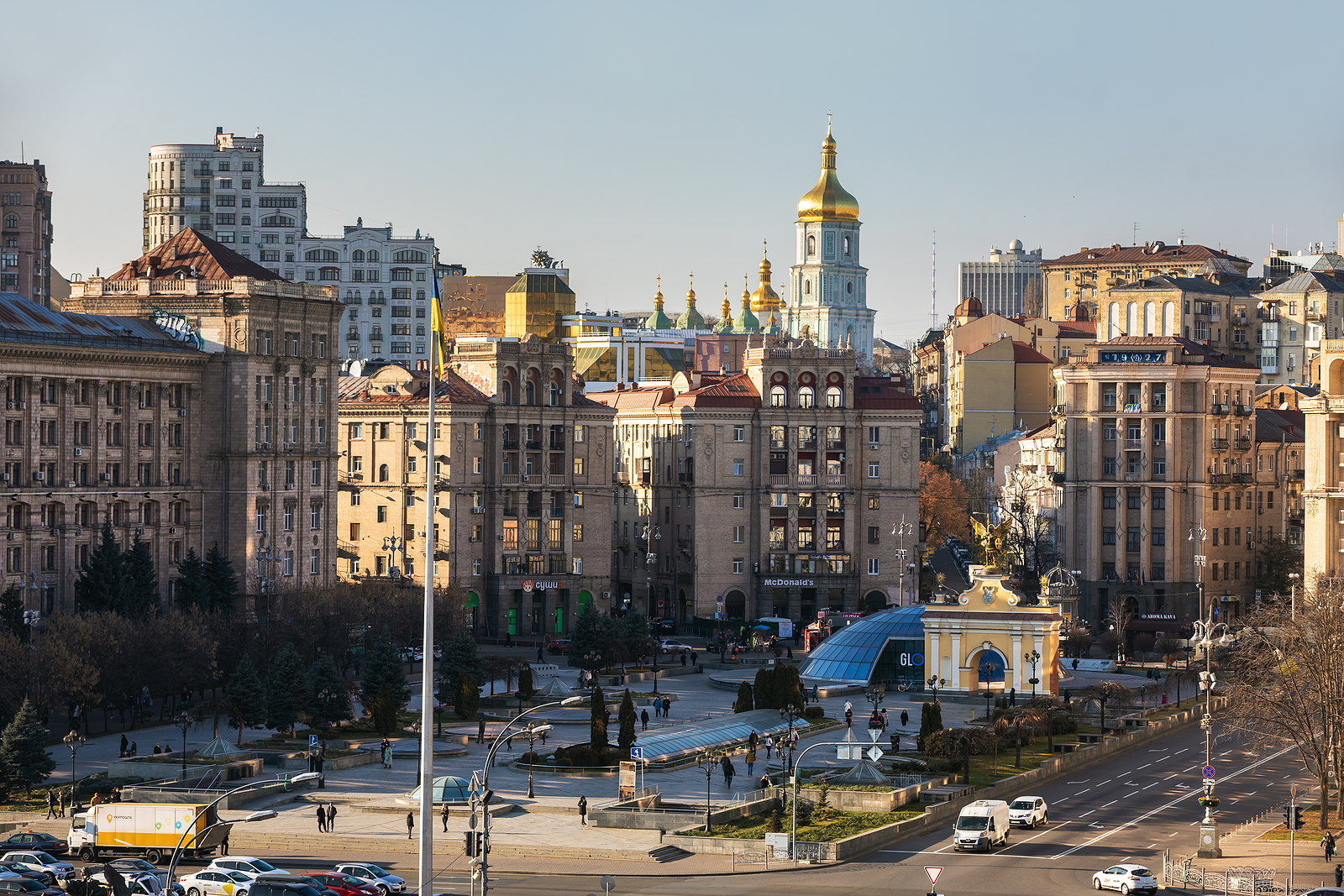 Kinh tế Ukraine có thể chỉ tăng trưởng 2% nhưng đang nắm "vũ khí" 46 tỷ USD - Ảnh 1.