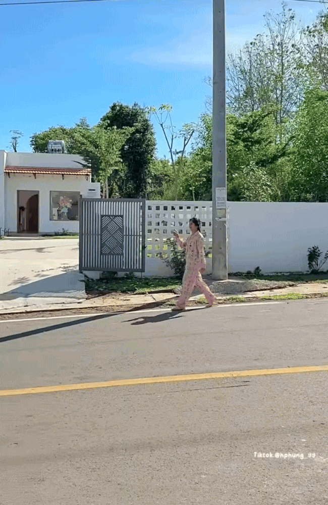 Bỏ phố về quê, cô gái 26 tuổi xây nhà vườn hơn 120m2, dân tình soi ngay một món đồ trong bếp, nặng hơn 100kg mà đẩy đi đẩy lại ngon lành- Ảnh 1.