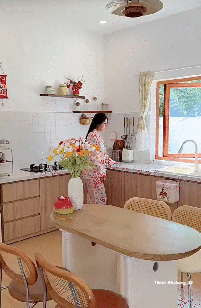 Bỏ phố về quê, cô gái 26 tuổi xây nhà vườn hơn 120m2, dân tình soi ngay một món đồ trong bếp, nặng hơn 100kg mà đẩy đi đẩy lại ngon lành- Ảnh 8.