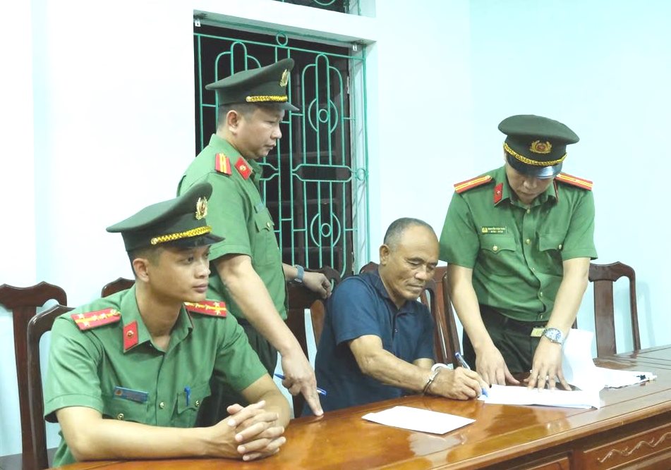 Đối tượng bị bắt giữ do bôi nhọ chính quyền tại Hà Tĩnh - Ảnh 2.