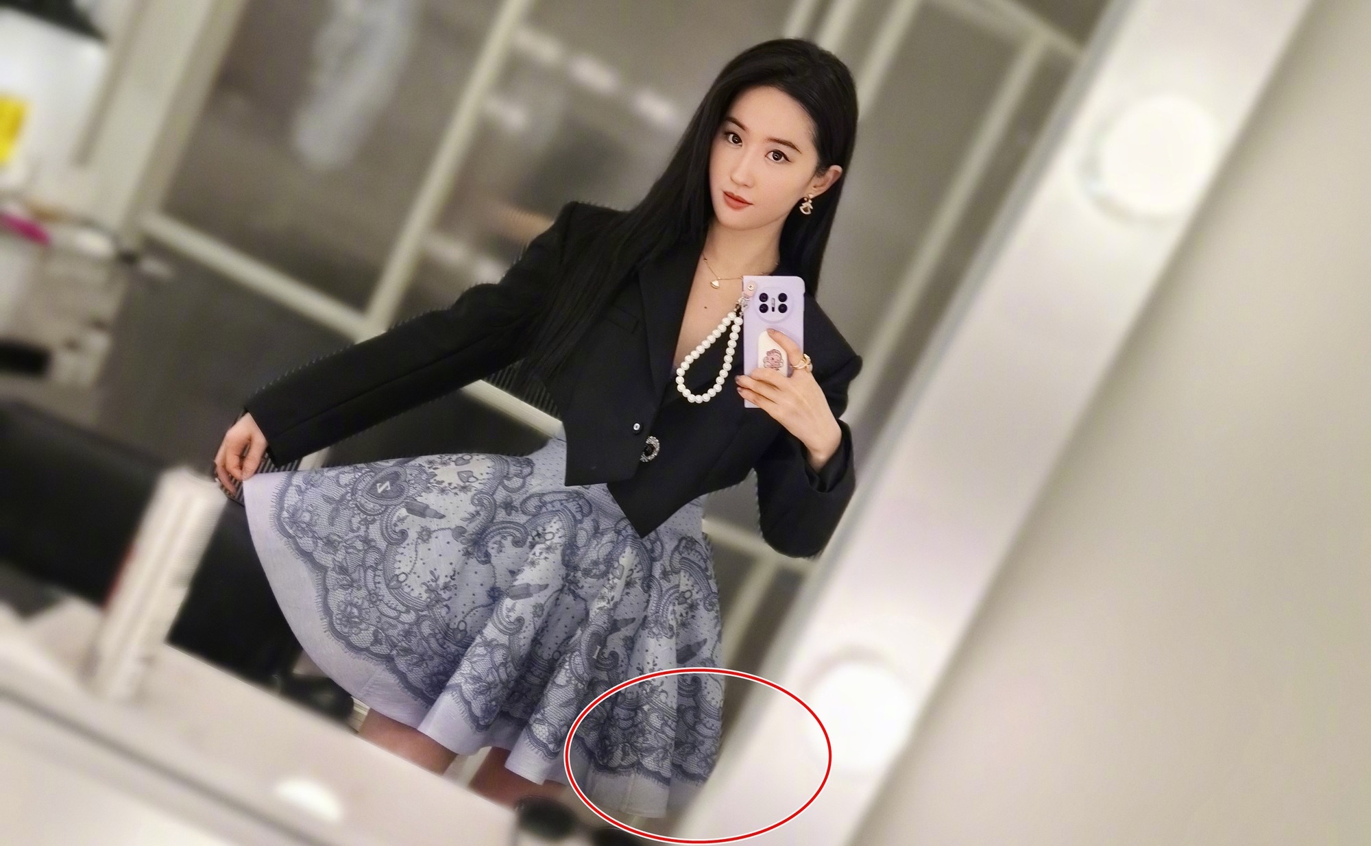 Lưu Diệc Phi bị bóc "sống ảo quen thói" hết đường chối - Ảnh 3. Lưu Diệc Phi bị bóc "sống ảo quen thói" hết đường chối - Ảnh 3.