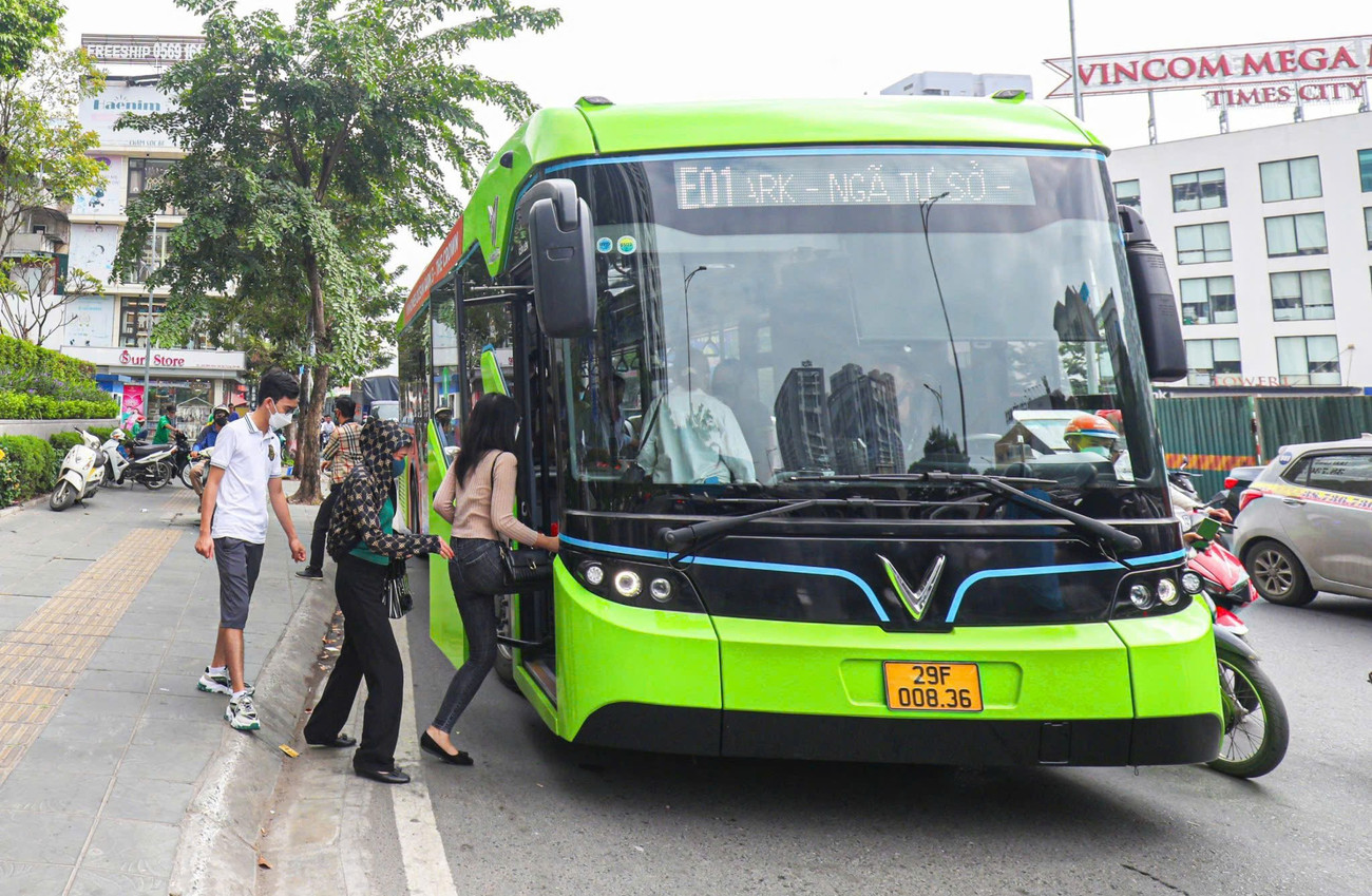 Du lịch Hà Nội thế nào khi xe máy chạy xăng bị cấm từ vành đai 1?- Ảnh 17. Du lịch Hà Nội thế nào khi xe máy chạy xăng bị cấm từ vành đai 1?- Ảnh 17.