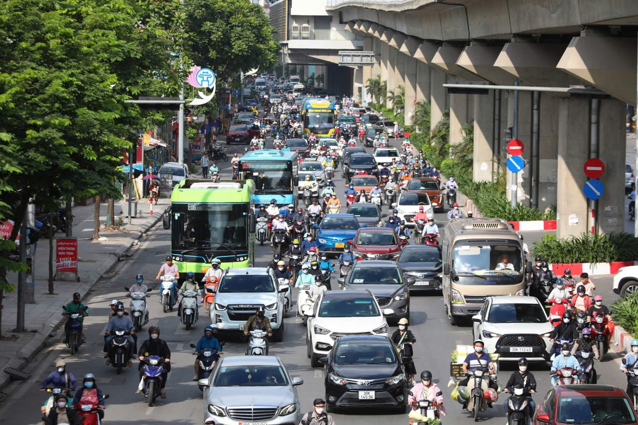 Du lịch Hà Nội thế nào khi xe máy chạy xăng bị cấm từ vành đai 1?- Ảnh 18. Du lịch Hà Nội thế nào khi xe máy chạy xăng bị cấm từ vành đai 1?- Ảnh 18.