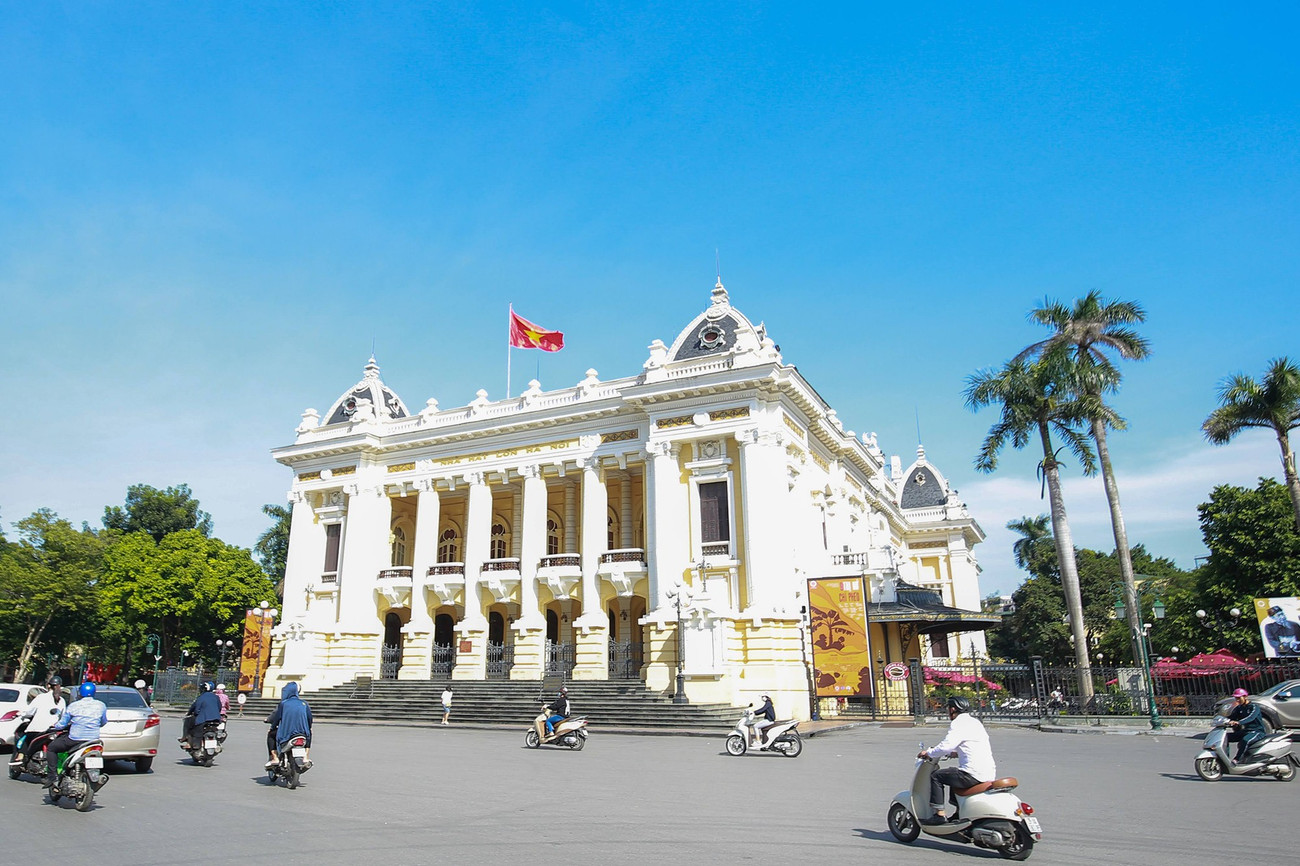 Du lịch Hà Nội thế nào khi xe máy chạy xăng bị cấm từ vành đai 1?- Ảnh 8. Du lịch Hà Nội thế nào khi xe máy chạy xăng bị cấm từ vành đai 1?- Ảnh 8.
