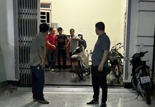 Lâm Đồng: Giải cứu người phụ nữ bị thanh niên "ngáo đá" khống chế- Ảnh 1. Lâm Đồng: Giải cứu người phụ nữ bị thanh niên "ngáo đá" khống chế- Ảnh 1.