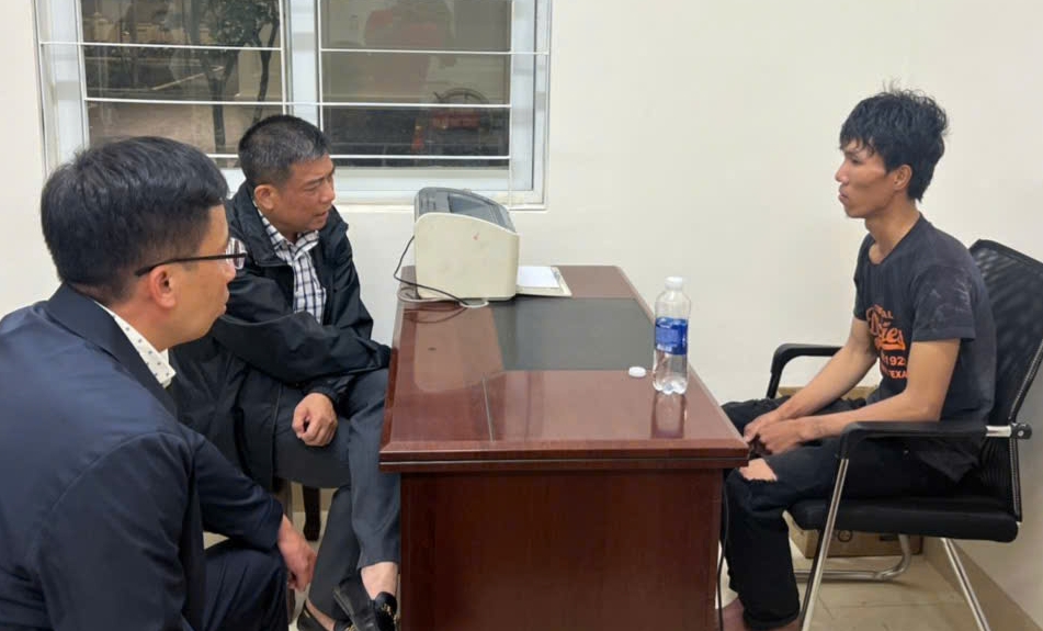 Lâm Đồng: Giải cứu người phụ nữ bị thanh niên "ngáo đá" khống chế- Ảnh 2. Lâm Đồng: Giải cứu người phụ nữ bị thanh niên "ngáo đá" khống chế- Ảnh 2.