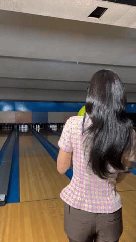 Nữ idol gây sốt toàn cầu với 3s khoe ngực ở concert, sau sân khấu ném 1 quả bowling cũng hút 65 triệu view- Ảnh 2. Nữ idol gây sốt toàn cầu với 3s khoe ngực ở concert, sau sân khấu ném 1 quả bowling cũng hút 65 triệu view- Ảnh 2.