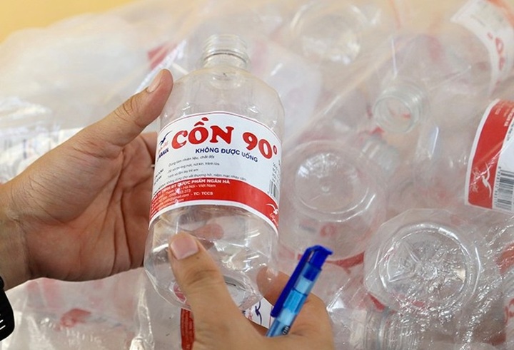 Triệt ph&aacute; đường d&acirc;y sản xuất cồn y tế giả quy m&ocirc; lớn tại H&agrave; Tĩnh - Ảnh 2.
