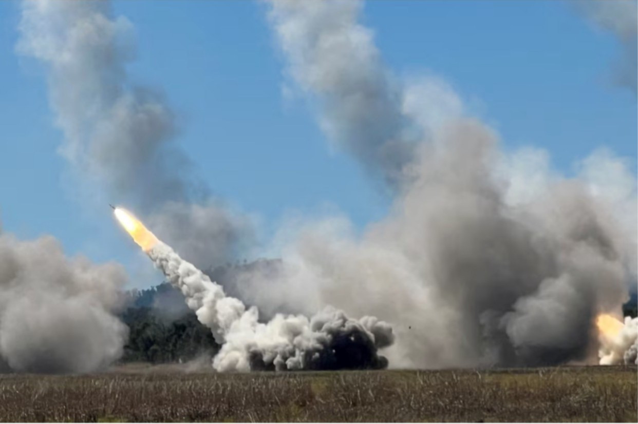 Lần đầu tiên ba quốc gia cùng khai hỏa HIMARS trong tập trận Talisman Sabre - Ảnh 1.