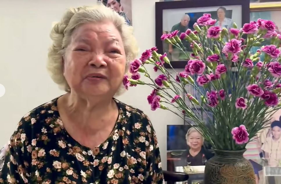 Nữ NSND nổi tiếng cả nước được mẹ U90 là NSƯT chúc mừng tuổi mới - Ảnh 2. Nữ NSND nổi tiếng cả nước được mẹ U90 là NSƯT chúc mừng tuổi mới - Ảnh 2.