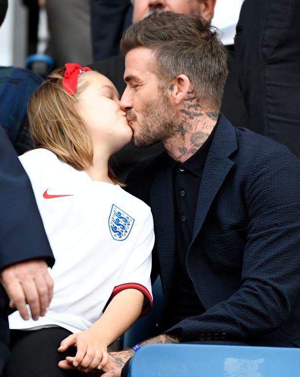 Harper Beckham thành thiếu nữ thật rồi: Không còn thích bố hôn môi, chụp ảnh cũng giữ khoảng cách vừa phải- Ảnh 7. Harper Beckham thành thiếu nữ thật rồi: Không còn thích bố hôn môi, chụp ảnh cũng giữ khoảng cách vừa phải- Ảnh 7.