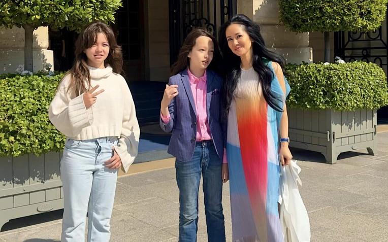 Nữ ca sĩ nổi tiếng cả nước bị các con hỏi thẳng: "Sao mẹ lùn thế mà vẫn nổi tiếng nhỉ?" - Ảnh 1.