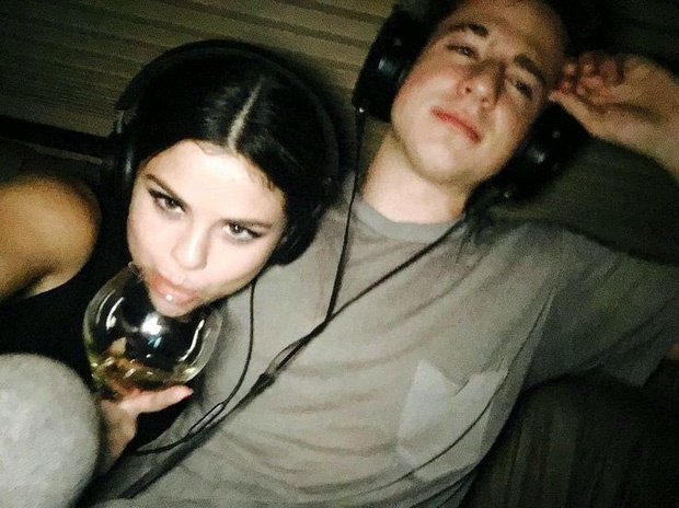 Ca kh&uacute;c tỷ view vạch trần bộ mặt giả dối của người y&ecirc;u cũ Selena Gomez- Ảnh 2.