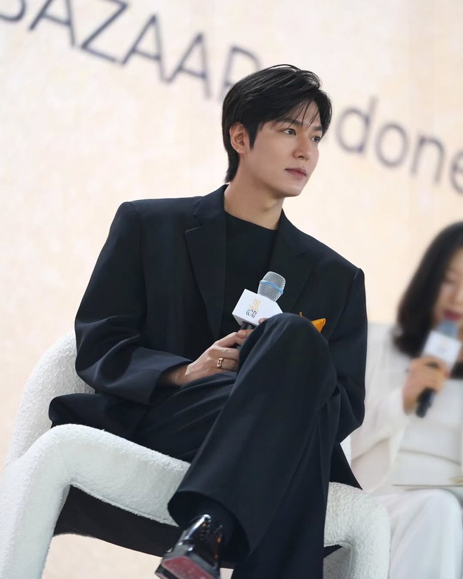 Clip: Mỹ nhân Việt đẹp đến mức khiến Lee Min Ho phải 2 lần ngắm nghía không rời tại sự kiện- Ảnh 9. Clip: Mỹ nhân Việt đẹp đến mức khiến Lee Min Ho phải 2 lần ngắm nghía không rời tại sự kiện- Ảnh 9.