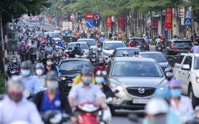 Hà Nội cấm xe máy xăng trong Vành đai 1 từ 2026 và thách thức chuyển đổi sang xe điện - Ảnh 2. Hà Nội cấm xe máy xăng trong Vành đai 1 từ 2026 và thách thức chuyển đổi sang xe điện - Ảnh 2.